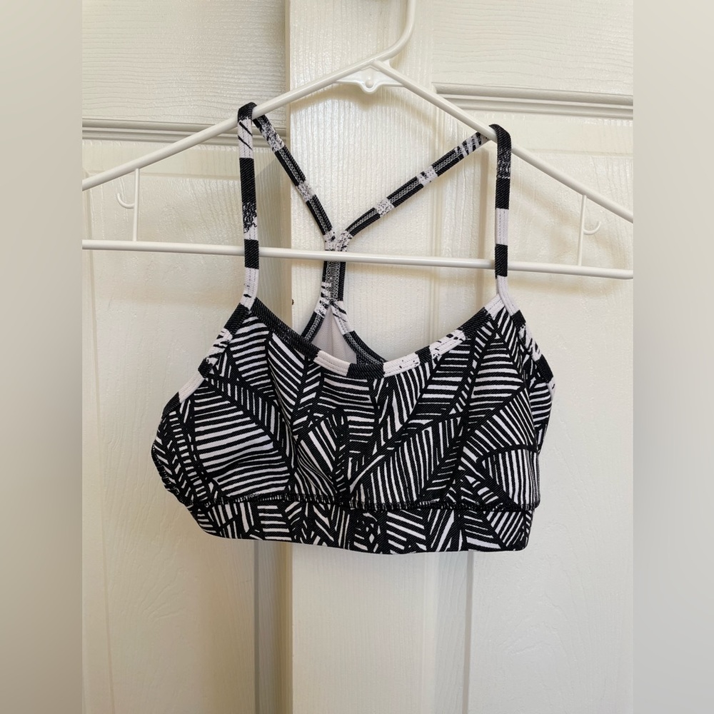 Lululemon sport bras size 6 EUC